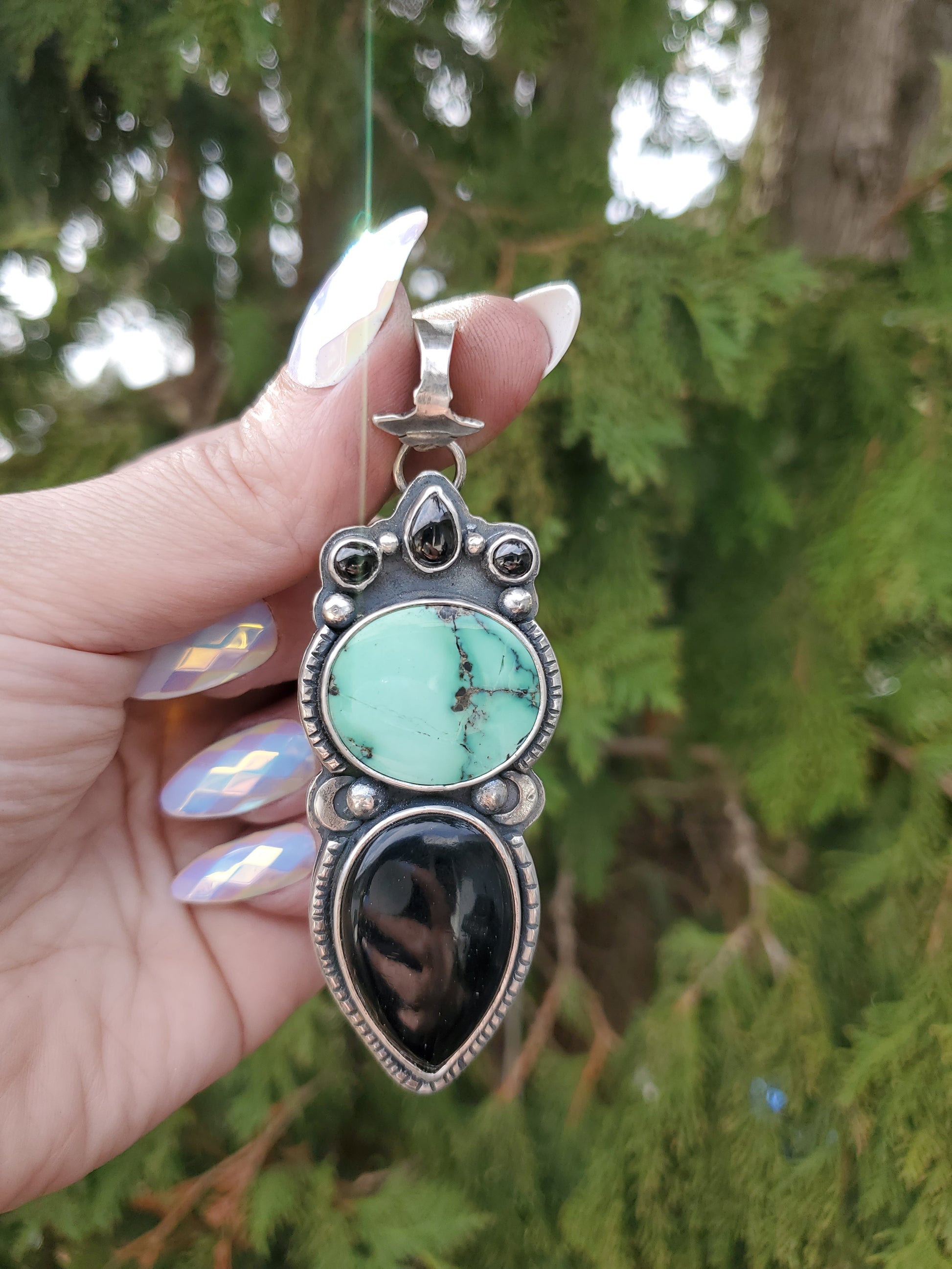 Desert Bloom Variscite & Onyx Pendant - Wood Bison Metal